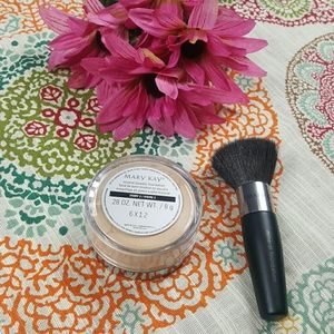 Mary Kay ivory 2 mineral powder foundation